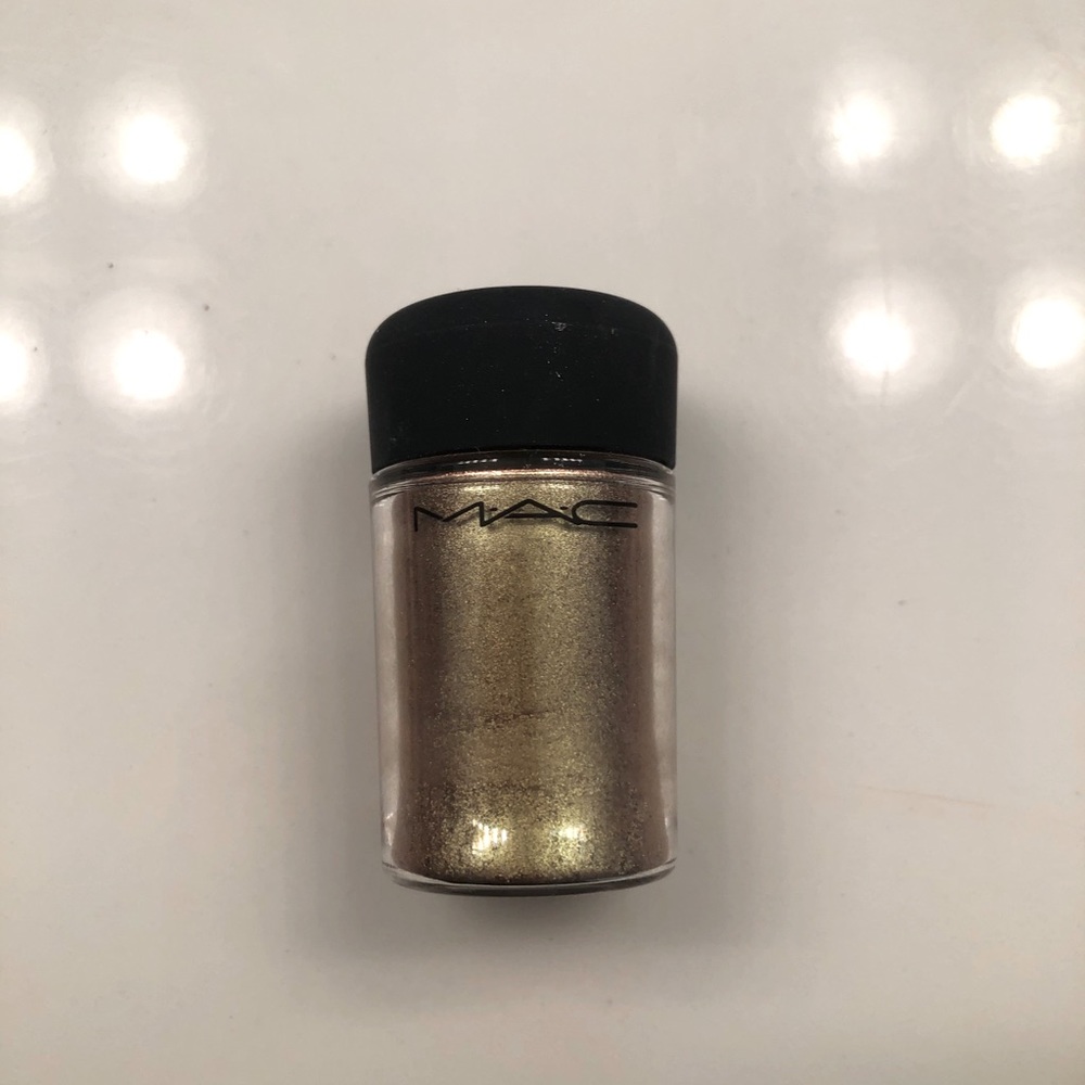 MAC Cosmetics Pigment in Old Gold